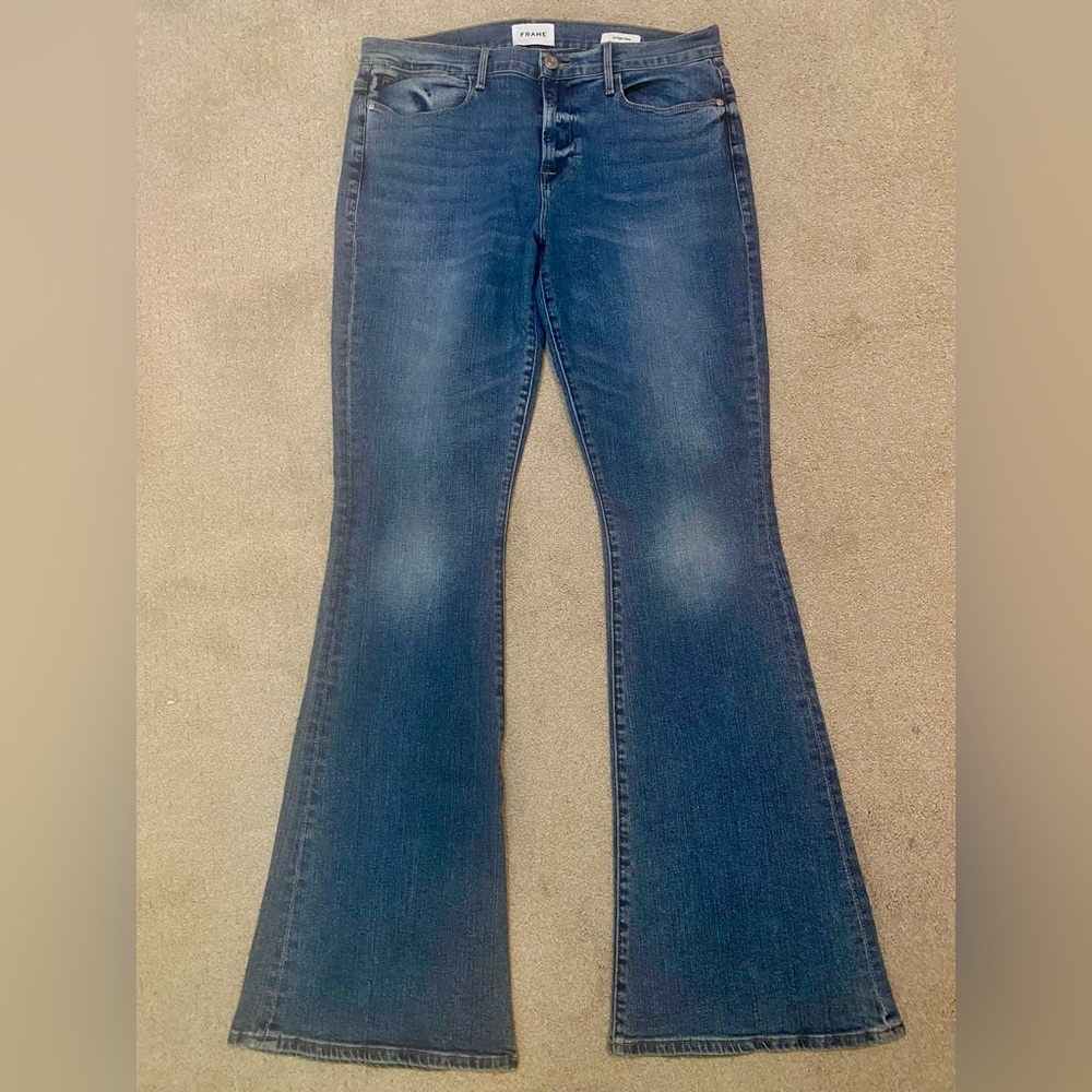 FRAME Le High Flare Jeans, Size 31
Worn twice, line dried, Excellent condition✨